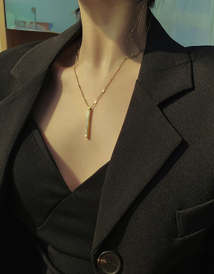 Collier Doré avec pierre Nacre